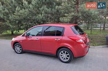 Хэтчбек Nissan TIIDA 2012 в 