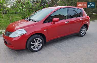Хэтчбек Nissan TIIDA 2012 в 