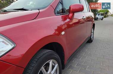 Хэтчбек Nissan TIIDA 2012 в 