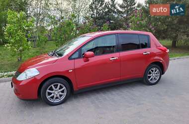 Хэтчбек Nissan TIIDA 2012 в 
