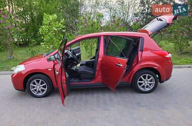 Хэтчбек Nissan TIIDA 2012 в 