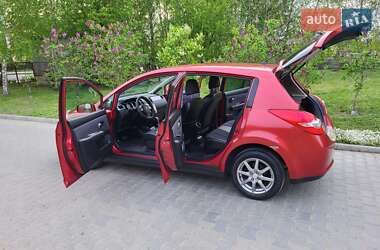 Хэтчбек Nissan TIIDA 2012 в 