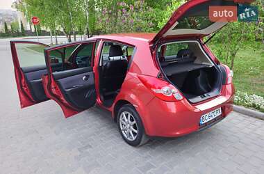 Хэтчбек Nissan TIIDA 2012 в 
