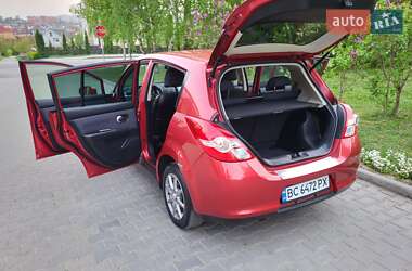 Хэтчбек Nissan TIIDA 2012 в 