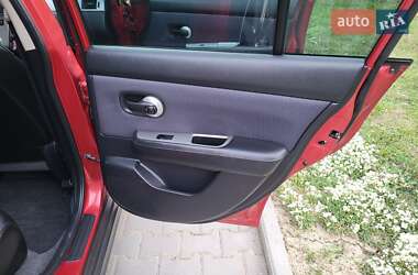 Хэтчбек Nissan TIIDA 2012 в 