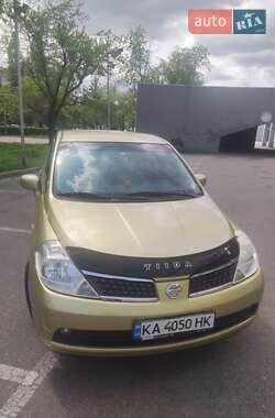 Хэтчбек Nissan TIIDA 2008 в Киеве