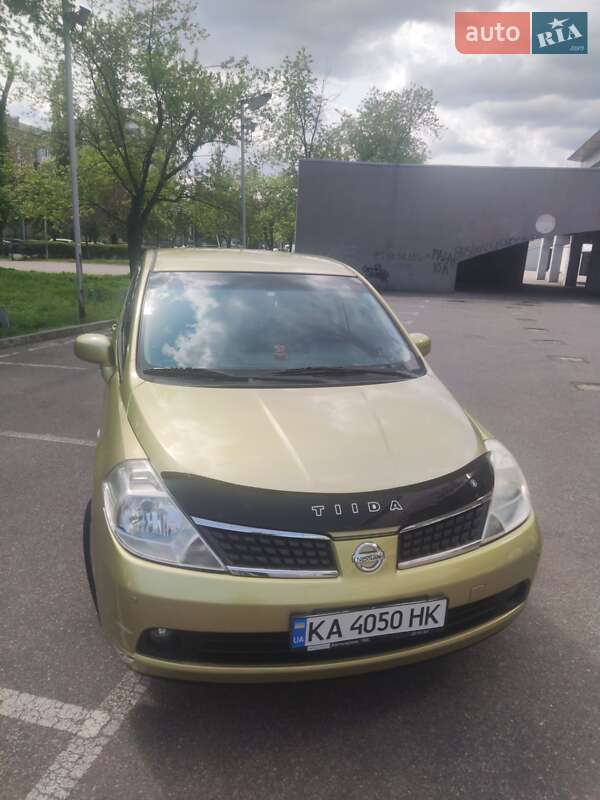 Nissan TIIDA 2008