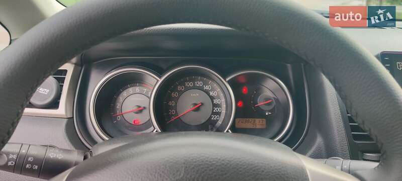 Седан Nissan TIIDA 2008 в Житомире
