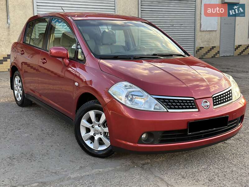 Хэтчбек Nissan TIIDA 2007 в 