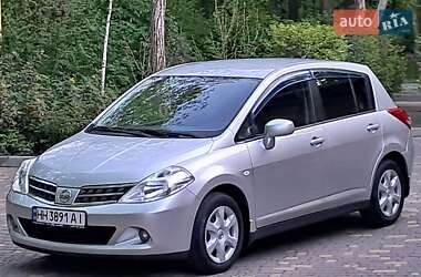 Хетчбек Nissan TIIDA 2011 в Одесі