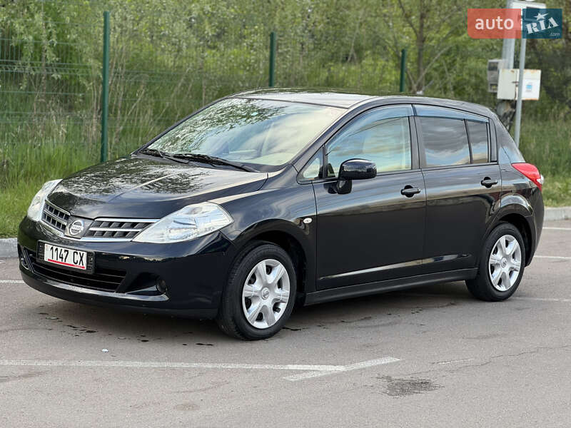Хетчбек Nissan TIIDA 2012 в 