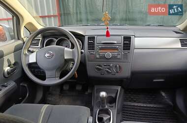 Хетчбек Nissan TIIDA 2013 в 