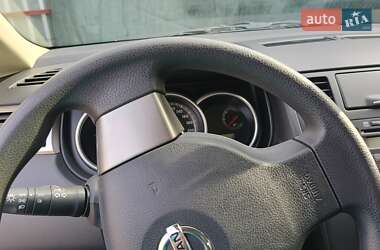 Хетчбек Nissan TIIDA 2013 в 