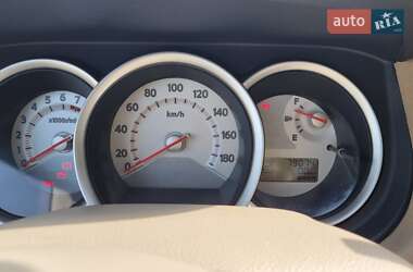 Хетчбек Nissan TIIDA 2010 в 