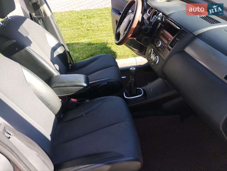 Хетчбек Nissan TIIDA 2008 в Вишневому