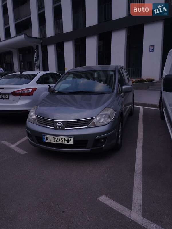 Хетчбек Nissan TIIDA 2008 в Вишневому
