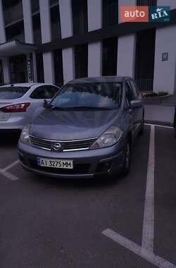 Хэтчбек Nissan TIIDA 2008 в 