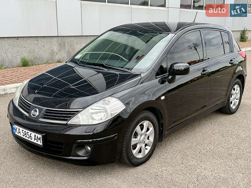 Nissan TIIDA 2008
