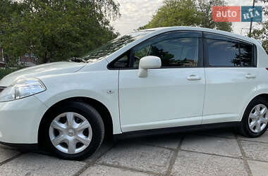 Хетчбек Nissan TIIDA 2011 в 