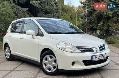 Хетчбек Nissan TIIDA 2011 в 