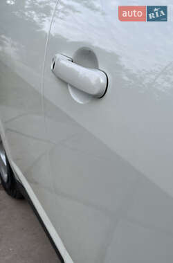 Хетчбек Nissan TIIDA 2011 в 