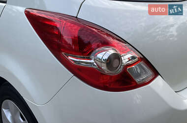 Хетчбек Nissan TIIDA 2011 в 