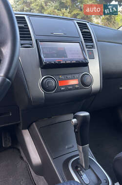 Хетчбек Nissan TIIDA 2011 в 