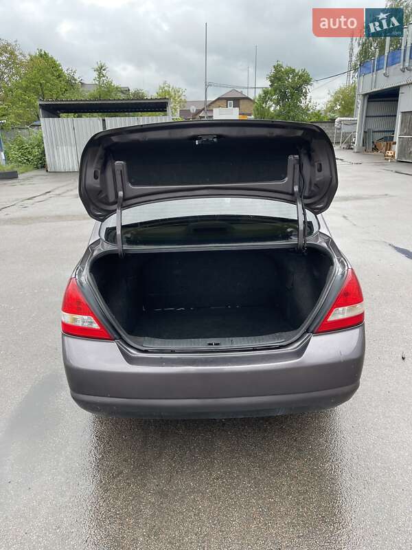 Седан Nissan TIIDA 2008 в Киеве