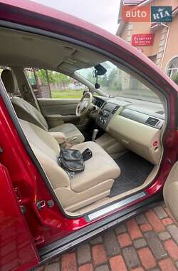 Хэтчбек Nissan TIIDA 2008 в 