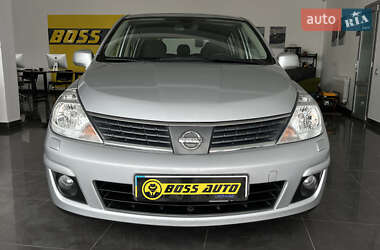 Хетчбек Nissan TIIDA 2010 в 
