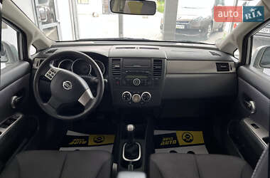 Хетчбек Nissan TIIDA 2010 в 