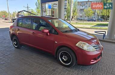 Хетчбек Nissan TIIDA 2010 в 