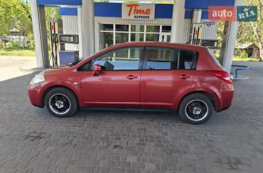 Хетчбек Nissan TIIDA 2010 в 