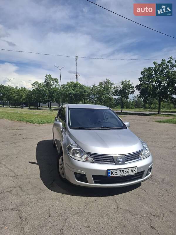 Хэтчбек Nissan TIIDA 2010 в Каменском