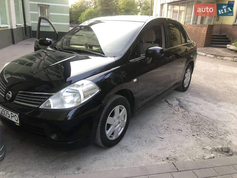 Nissan TIIDA 2007