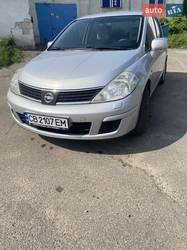 Nissan TIIDA 2008