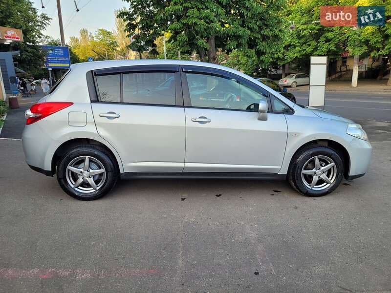 Хэтчбек Nissan TIIDA 2010 в Одессе