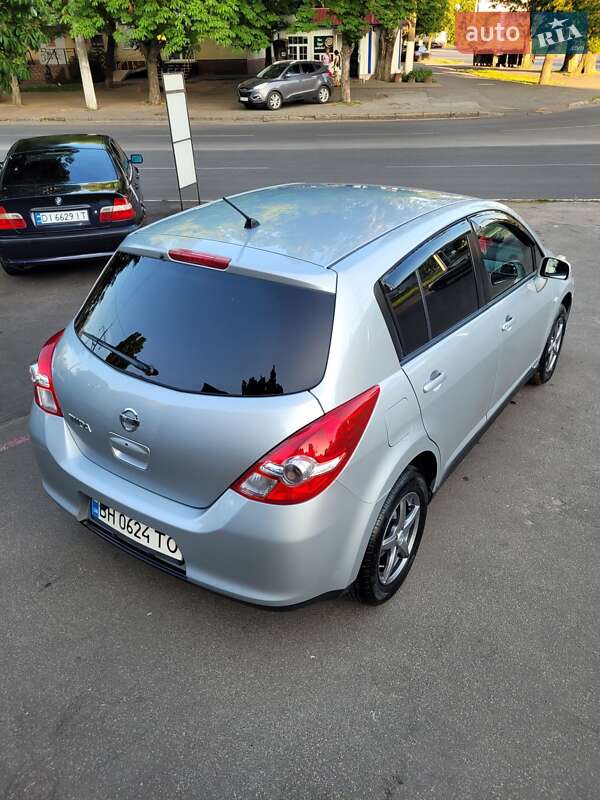 Хэтчбек Nissan TIIDA 2010 в Одессе