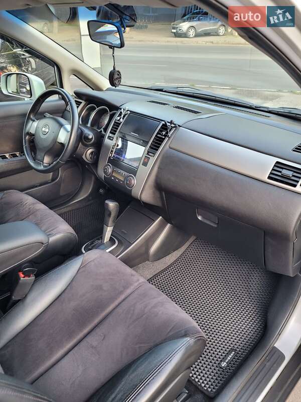 Хэтчбек Nissan TIIDA 2010 в Одессе