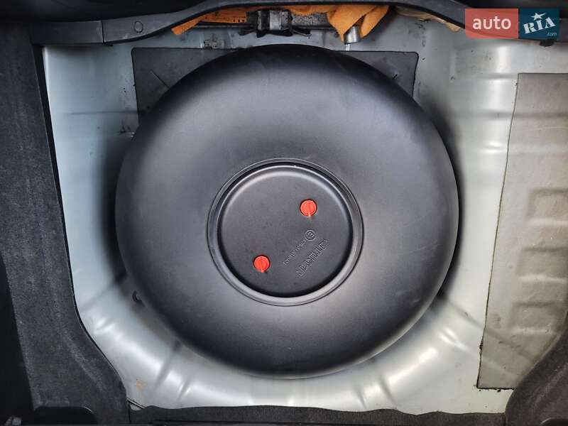 Хэтчбек Nissan TIIDA 2010 в Одессе