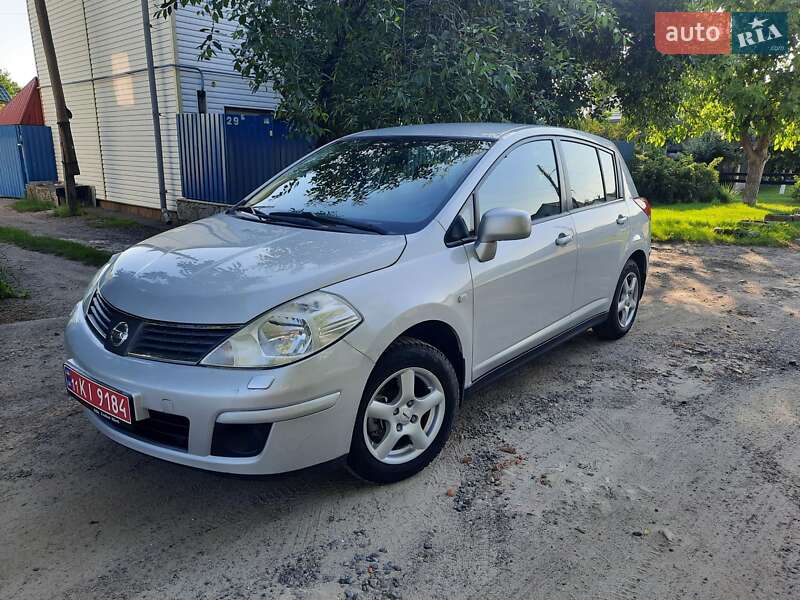 Nissan TIIDA 2008