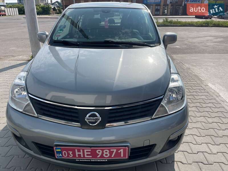 Хетчбек Nissan TIIDA 2009 в Рокитному