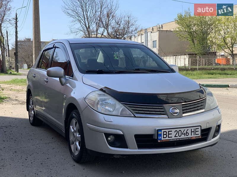 Nissan TIIDA 2008