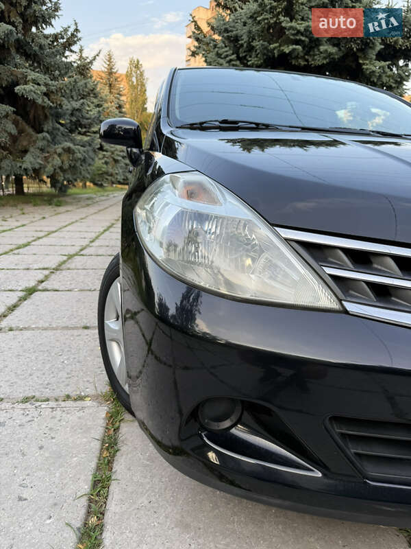 Хетчбек Nissan TIIDA 2011 в Одесі