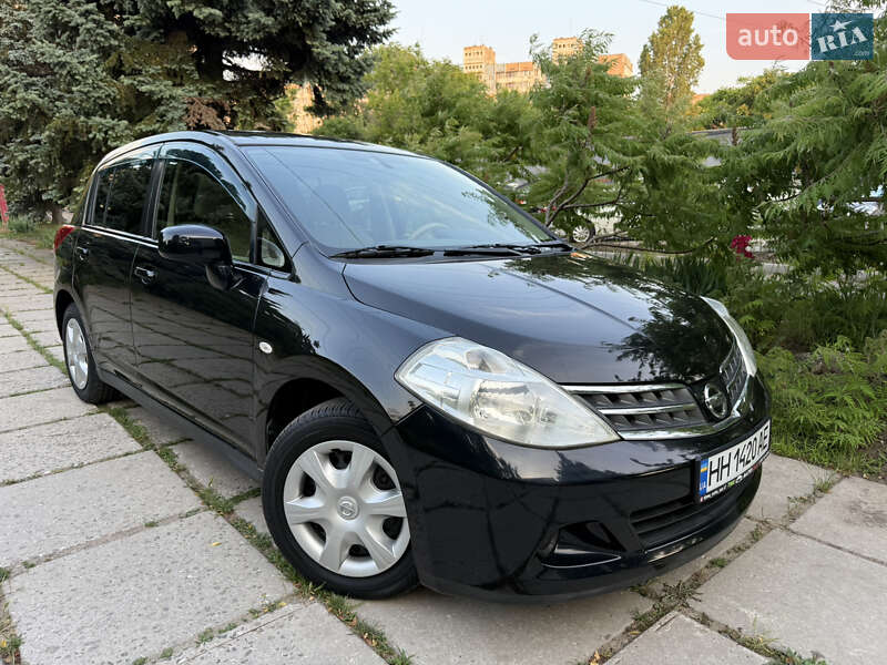 Хетчбек Nissan TIIDA 2011 в Одесі