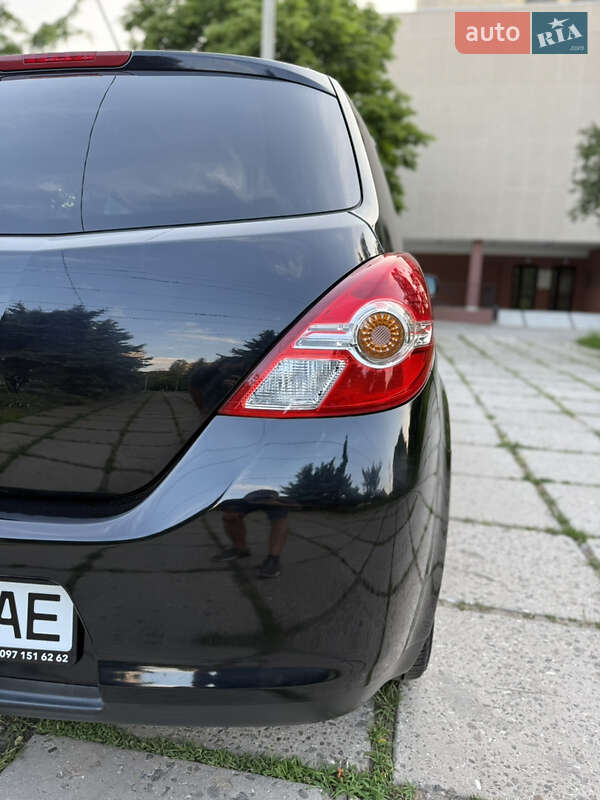 Хетчбек Nissan TIIDA 2011 в Одесі