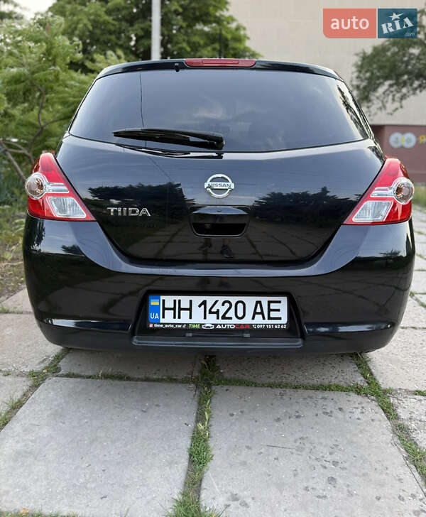 Хетчбек Nissan TIIDA 2011 в Одесі