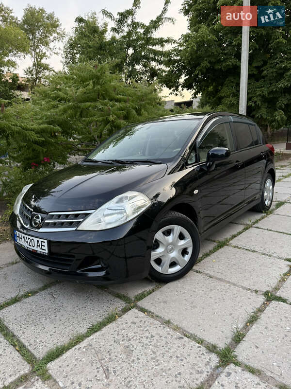 Хетчбек Nissan TIIDA 2011 в Одесі