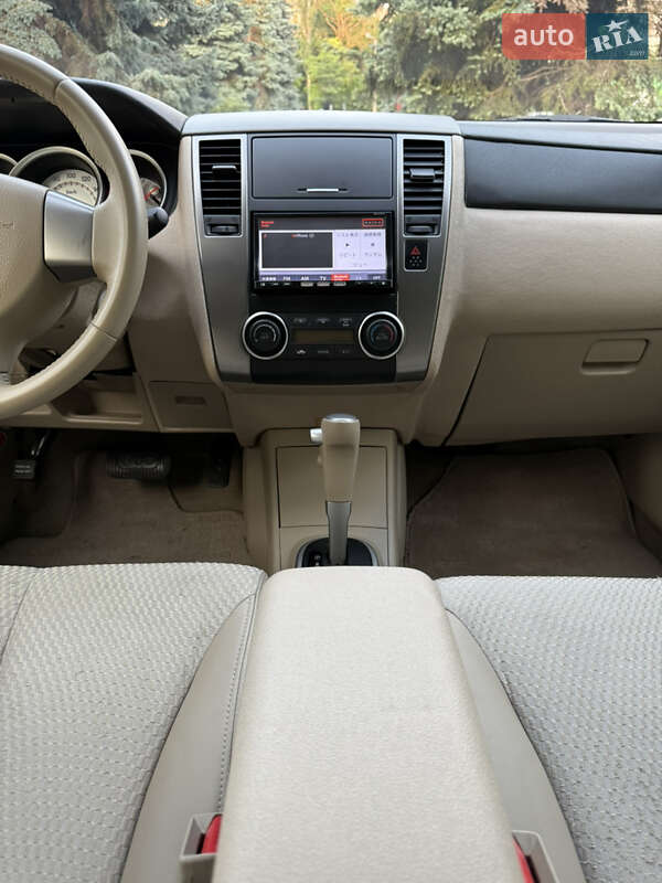 Хетчбек Nissan TIIDA 2011 в Одесі