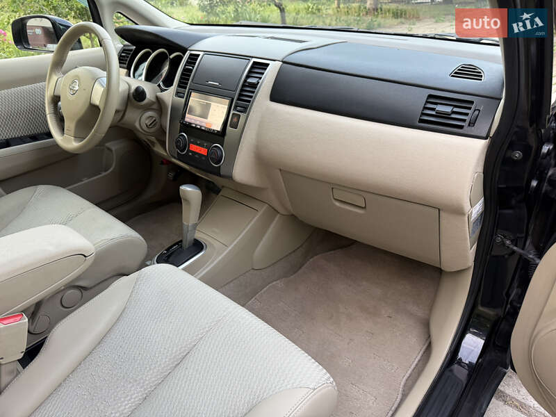 Хетчбек Nissan TIIDA 2011 в Одесі